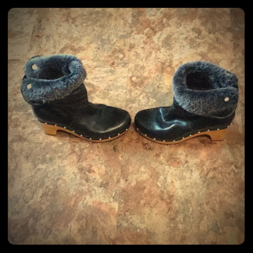 Uggs clog boots